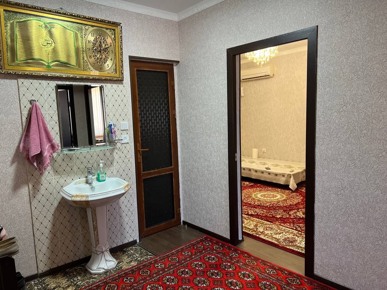 Хива йулида Квартира ижарага берилади.