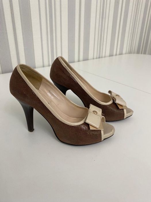 Продам 3 пары туфлей. 34 размер.