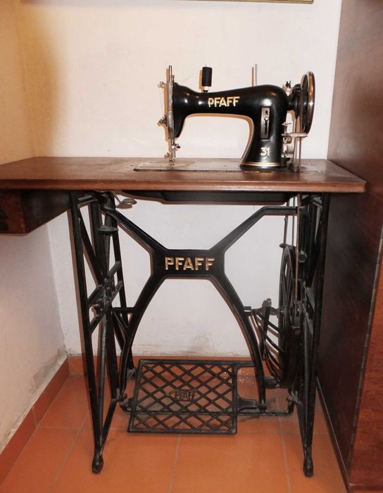 Masina de cusut veche functionala Pfaff 31 fabricata in Germania