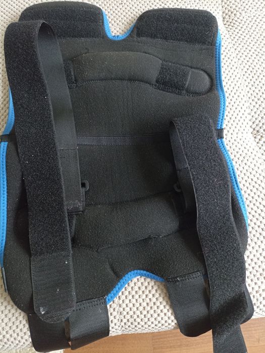 Vând orteză pentru genunchi a fost folosita o singură dată.