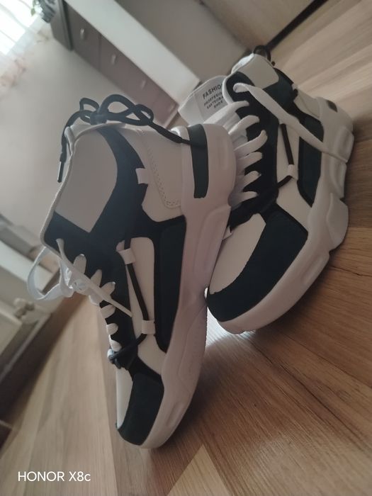 Vând papuci tenis mărimea 40