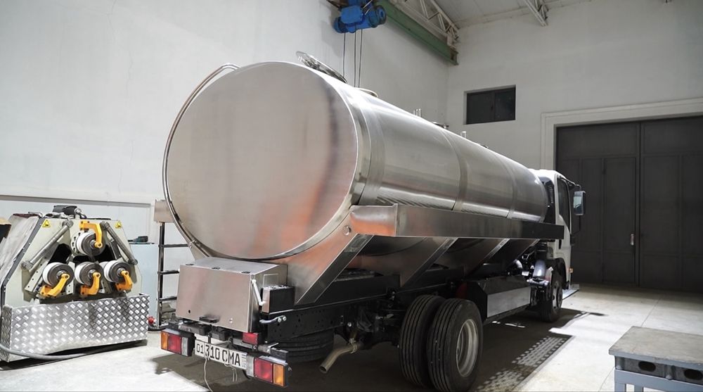 цистерну молоковоза