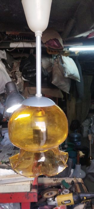 Продам люстры разные