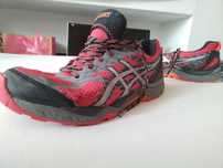 vand adidasi asics