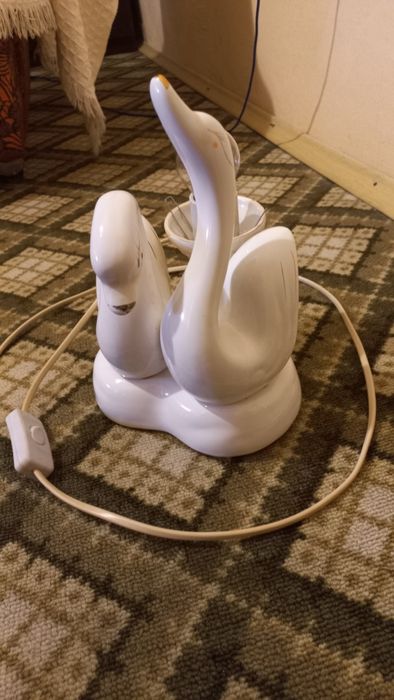 винтидж, ретро порцеланова лампа - лебеди