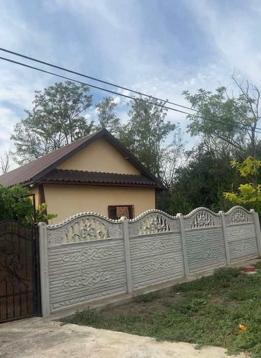 Casắ modernă complet mobilatà cu teren generos 1100 mp.