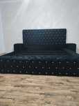 Paturi tapițate Chesterfield la comanda