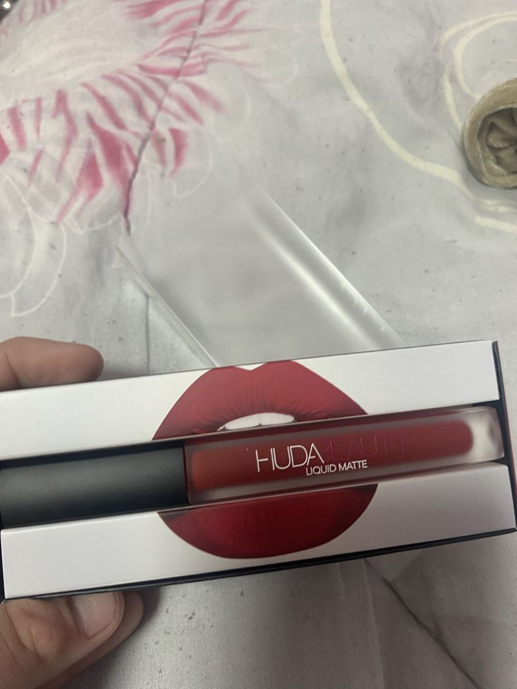 Червило Huda Beauty