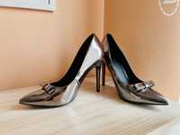 Нови елегантни обувки на висок ток/ стилетос - металик/сребърни