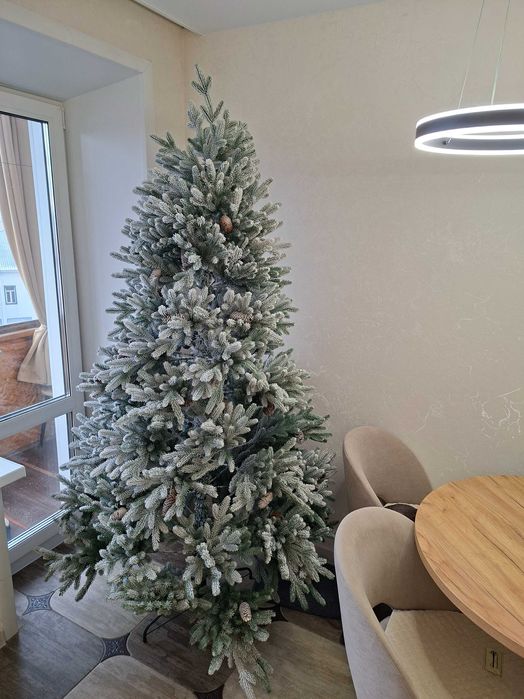 Ель искуственная   .