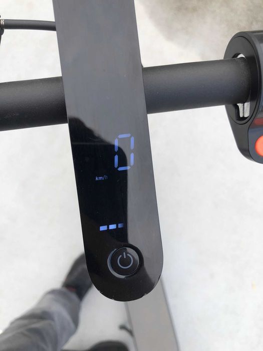 Trotineta electrica Xiaomi Mi Electric Scooter Essential