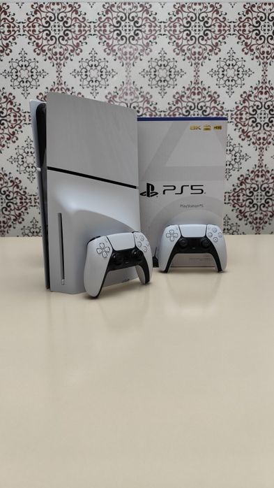 Playstation 5 Slim состояние как новый 2 геймпад 8 игр GTA5 FC24 MK11