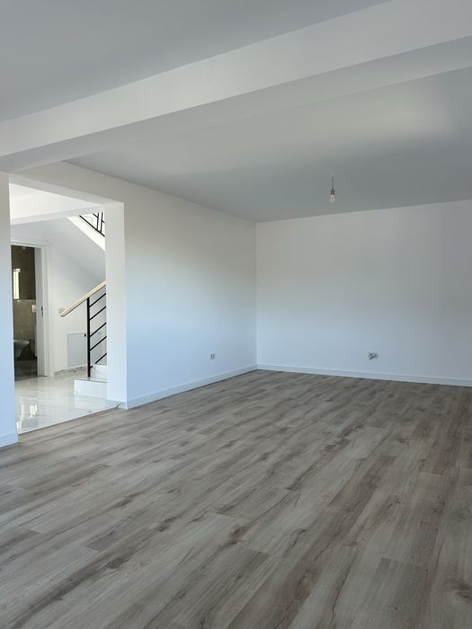 Case moderne cu etaj  Valea Lupului 136.500 de euro