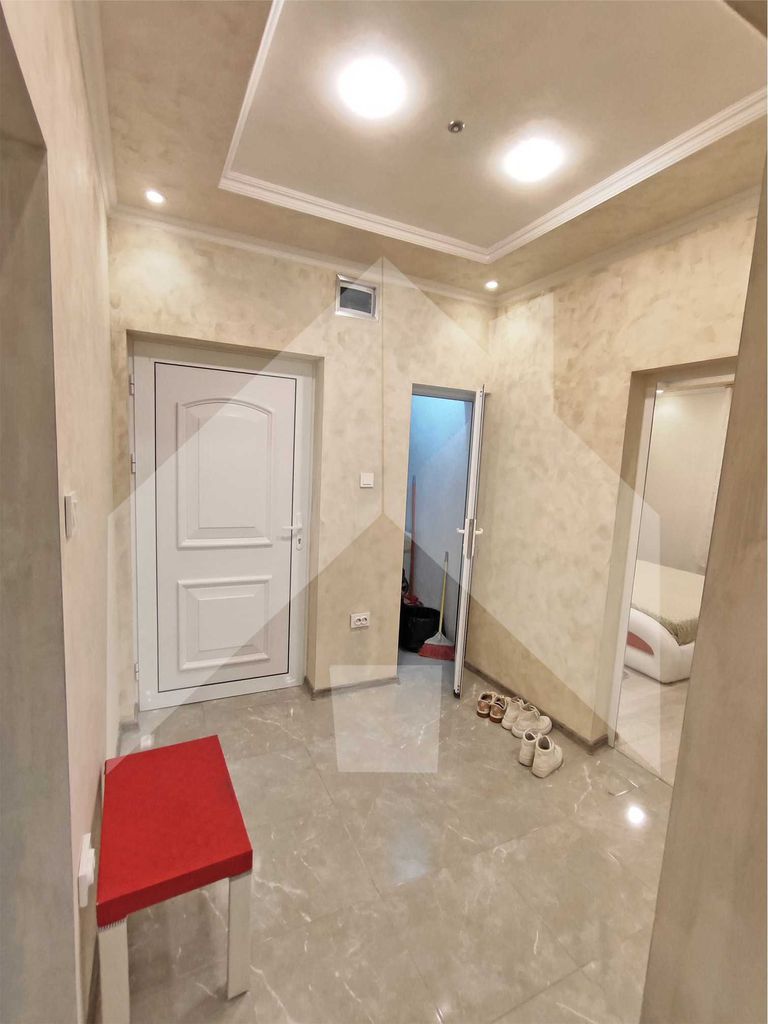 Продава се Тристаен апартамент в Нови пазар - 75 кв.м за 1054 €/кв.м - Снимка #5
