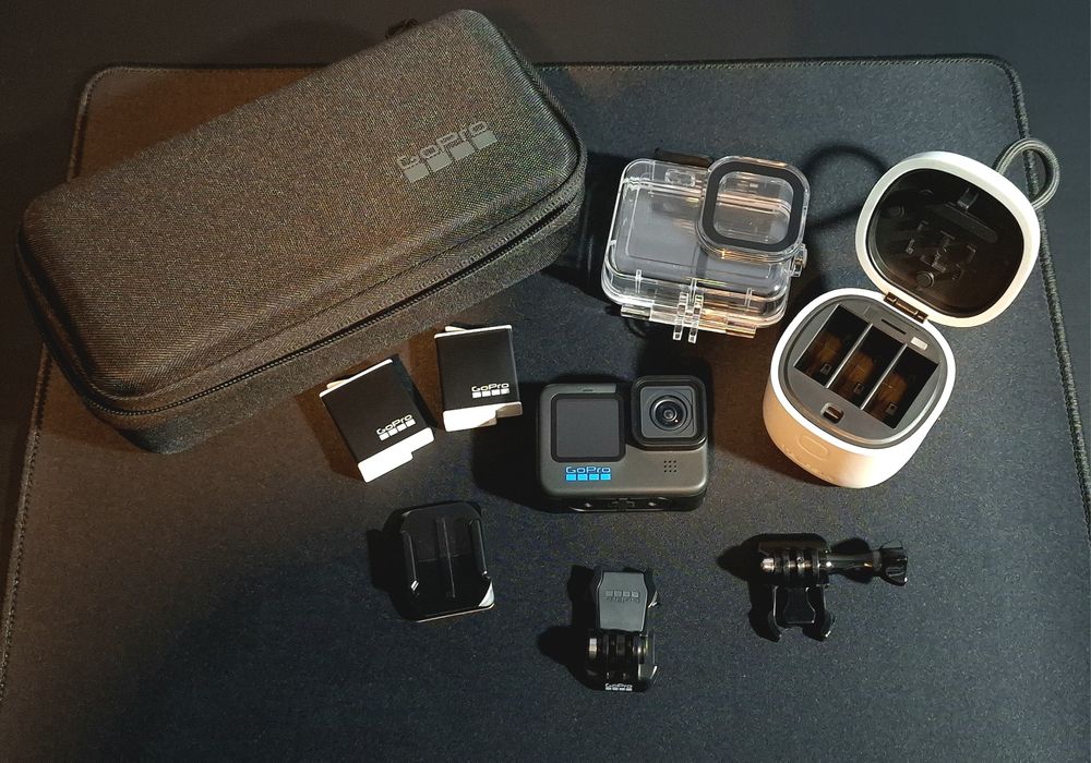 GoPro Hero 11 Black + Acumulatori extra / încărcător/ accesorii