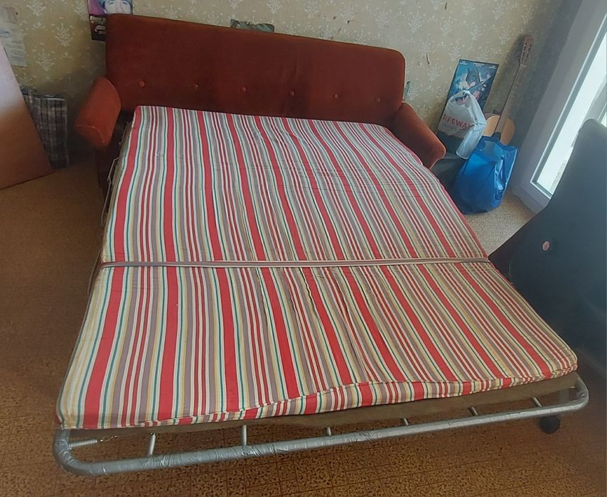 Разтегателен диван