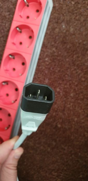 Prelungitor cu 7 prize, Rittal, 10A, Rosu/Alb