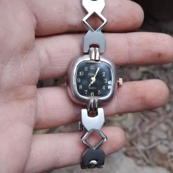 Часы Fendi Quartz, старинный коллекционный экземпляр