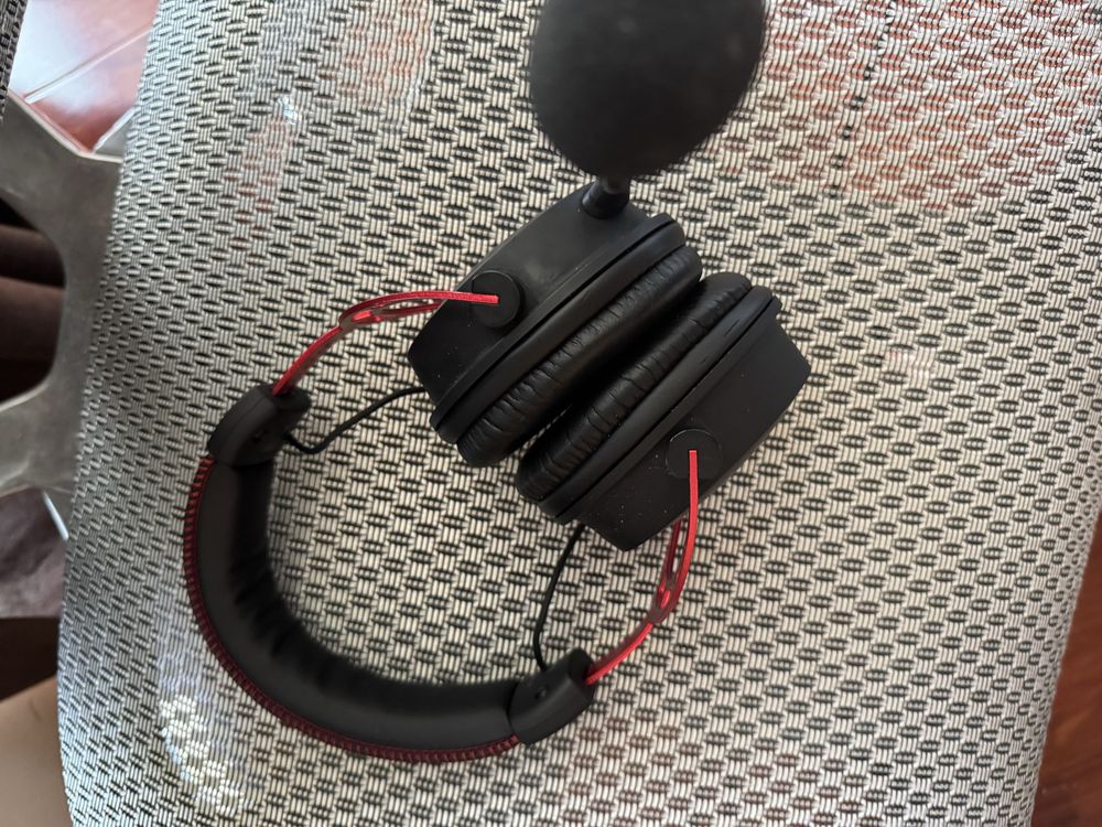 Продам игровые Наушники HyperX Cloud Alpha Wireless