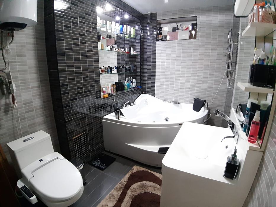 Сдаётся 2-комн., 1 этаж, в Центре (ул.Айтеке би)