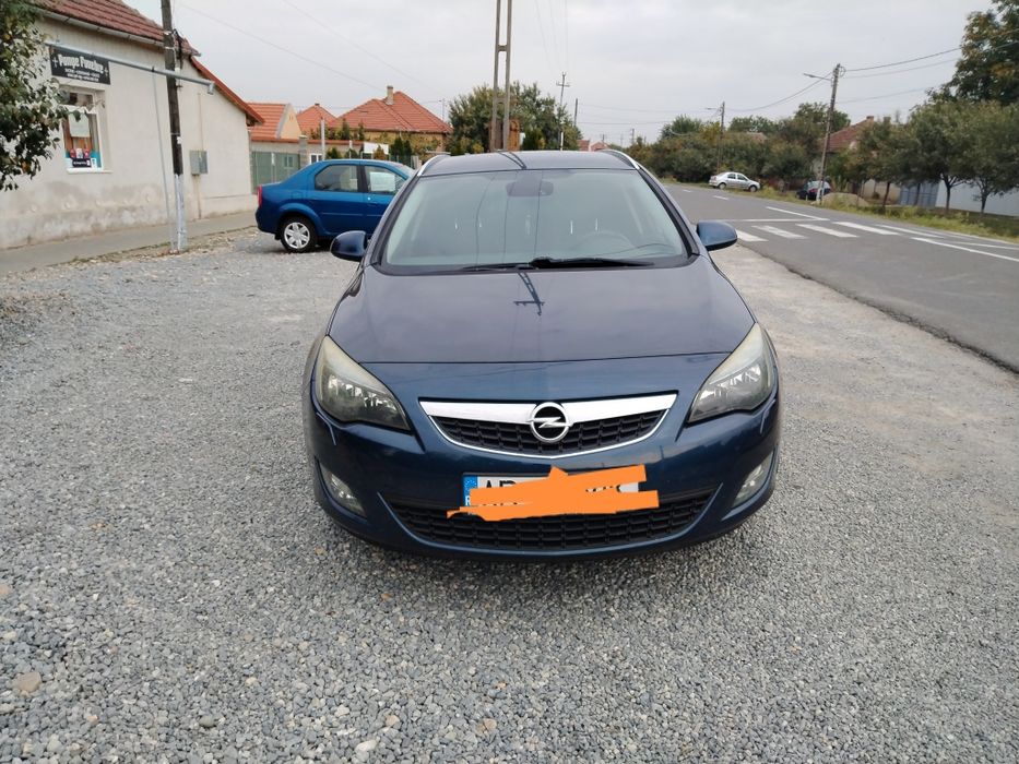 Vând Opel Astra j