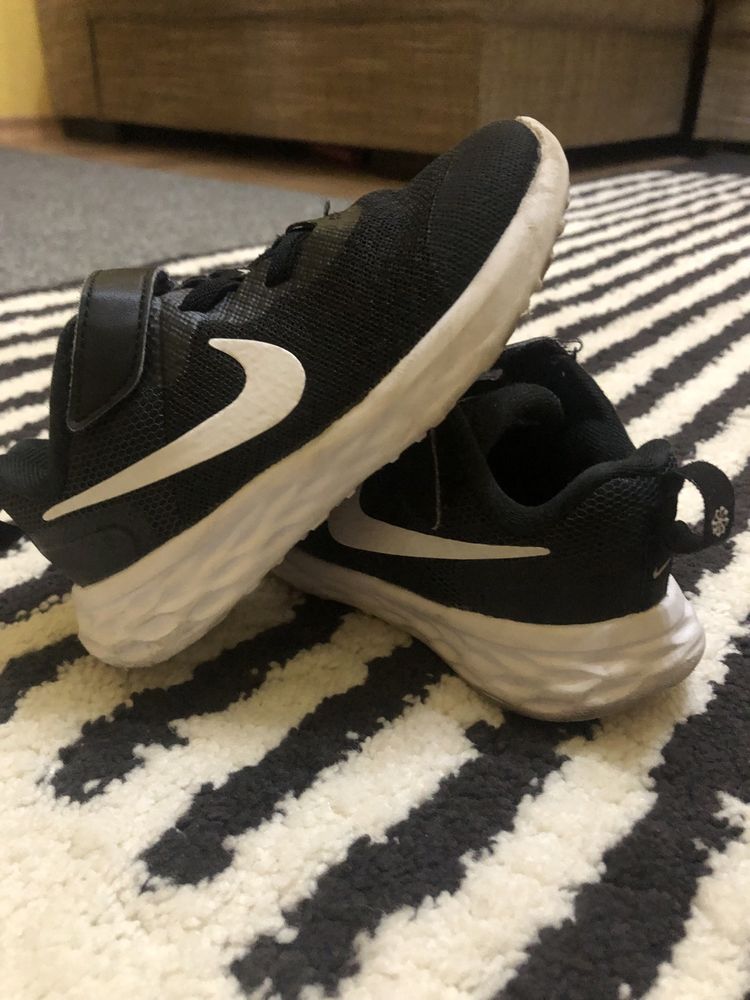 Маратонки Nike REVOLUTION 25 номер