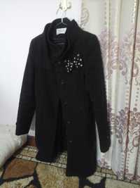 Пальто чёрного цвета
