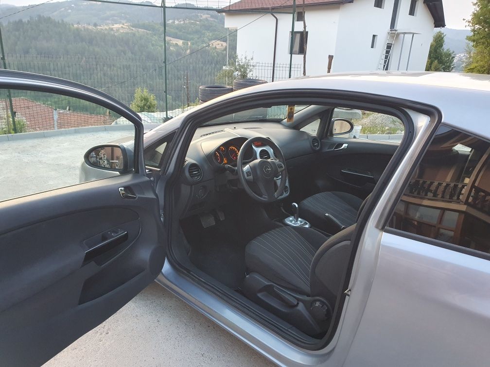Opel Corsa D 2009 1.2i automatic