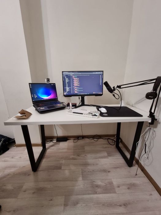 Стол новый, в отличном состоянии