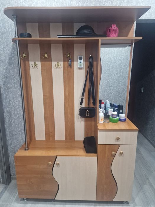 Продам прихожую.