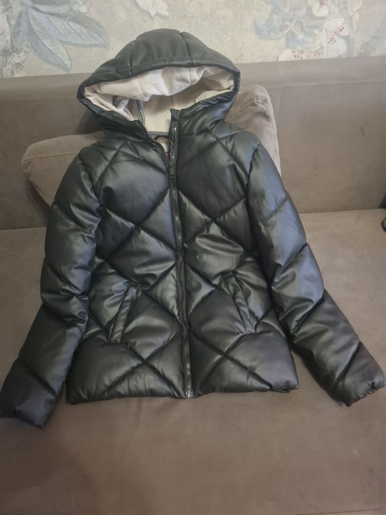 Продам зимнюю, тёплую куртку