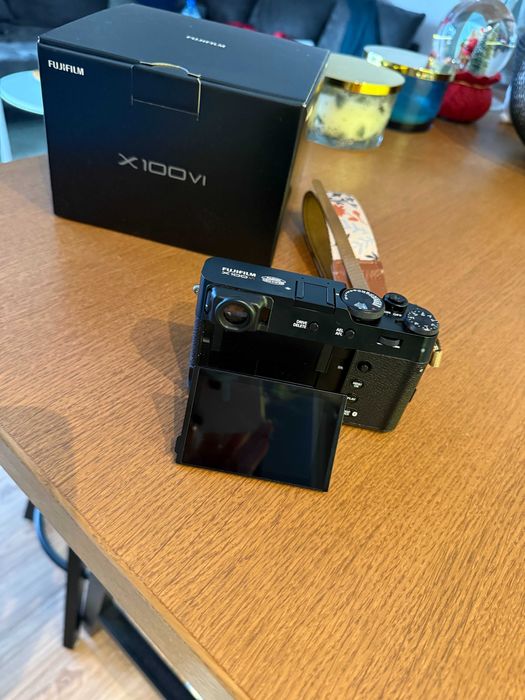 Фотоапарат Fujifilm X100VI Черен - отлично състояние, като нов