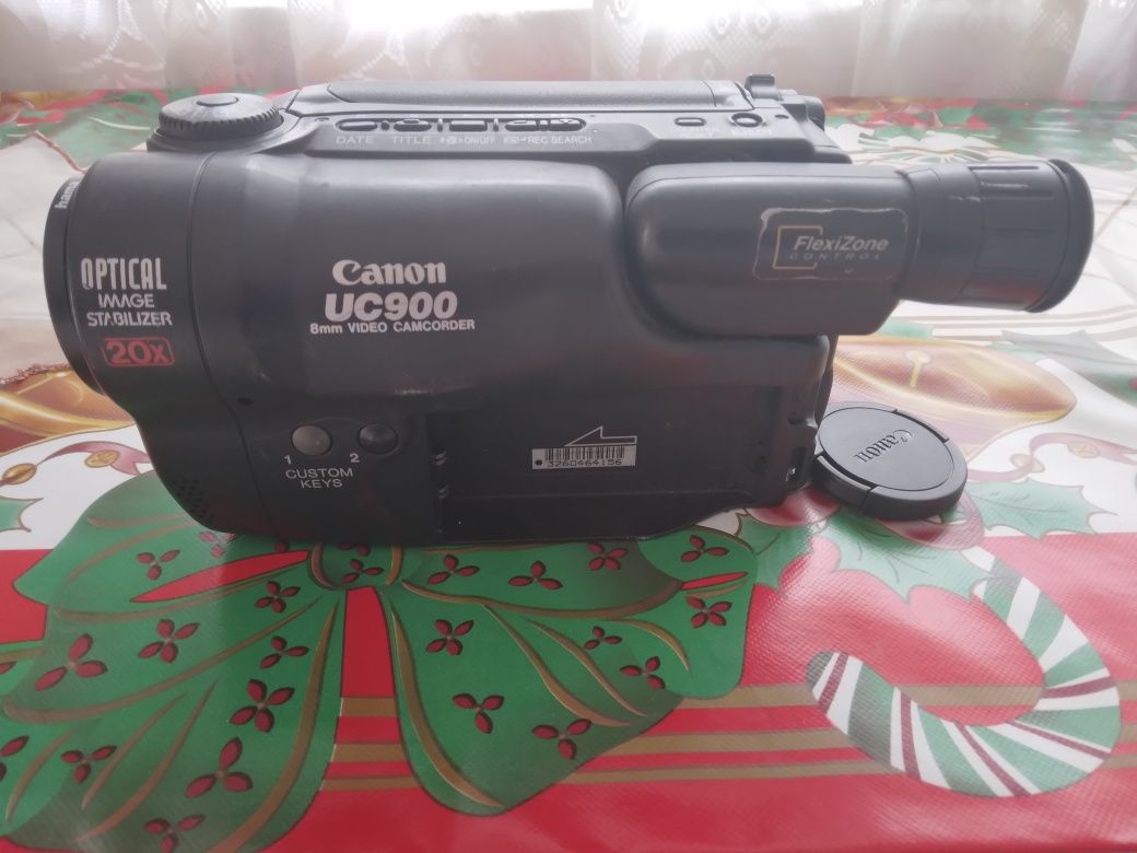 Vând cameră video Canon model UC 900