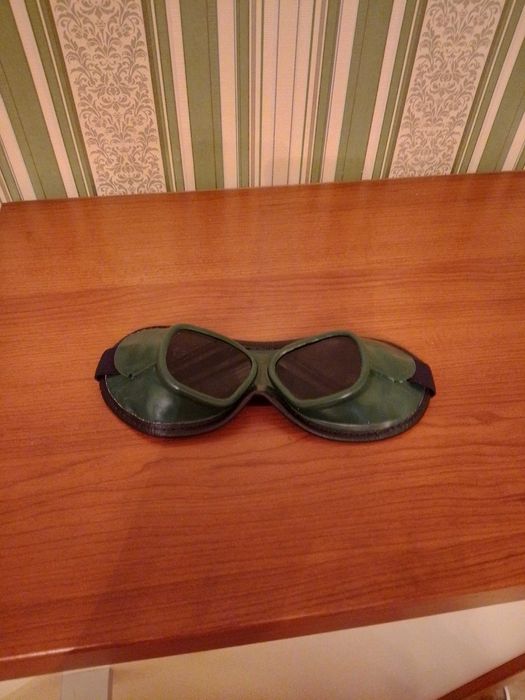 банки резиновые, массажер ручной, грелку электр. новую, очки защитные