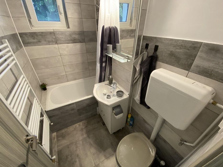 Apartament 3 camere de închiriat, zona Dâmbu