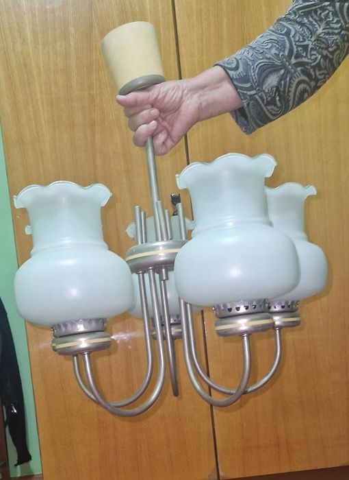 Люстра сотилади 200 минг сум