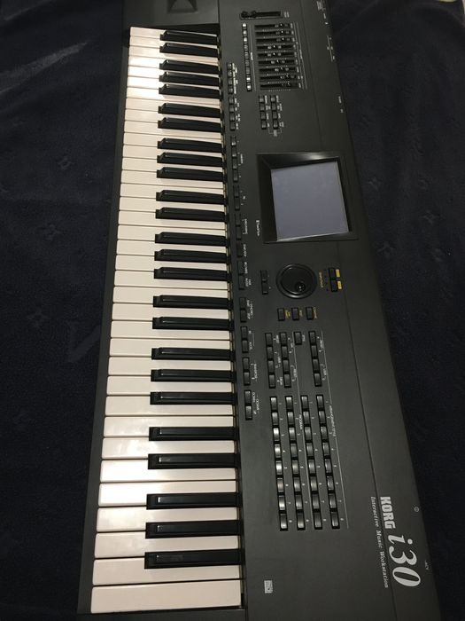 Професионален синтезатор Корг i30