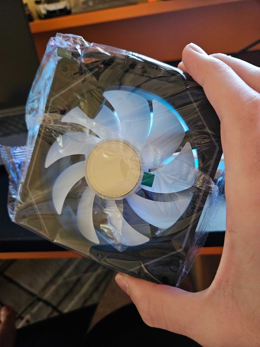 ventilatoare ARGB 120mm Teucer Prism 4 Pro, tip Lian Li Uni fan.