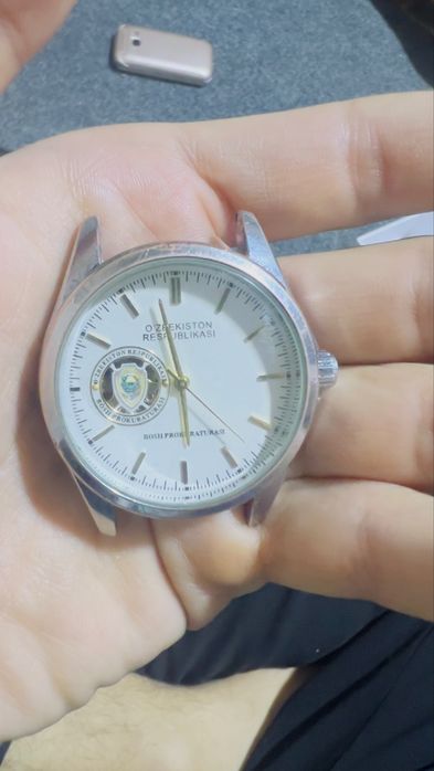 Airpods soat va powerbank sotiladi pul zarur airpos,powerban yangi