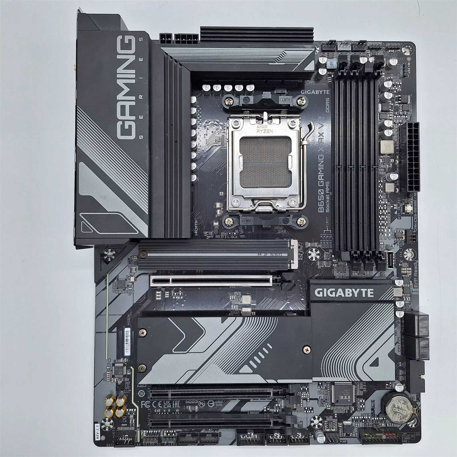 GIGABYTE X670 Gaming X AX V2 + AMD Ryzen 7 7800X3D 96MB/120W/AM5