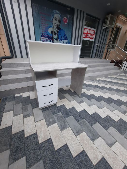 Универсальный письменный стол парта .