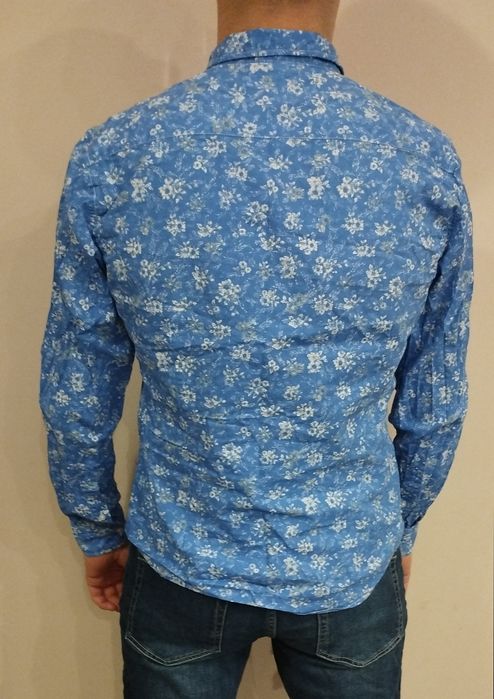 Продавам 4 мъжки ризи размер М 100лв.+5та подарък!