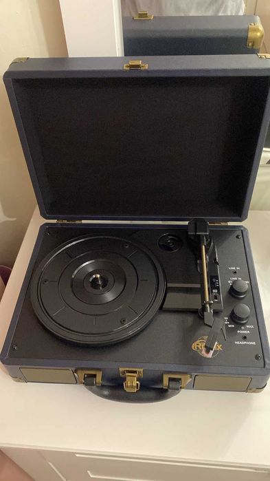 Продам виниловый проигрыватель