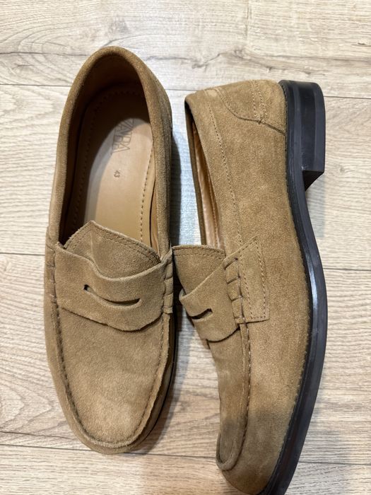 Pantofi ZARA din piele intoarsa.