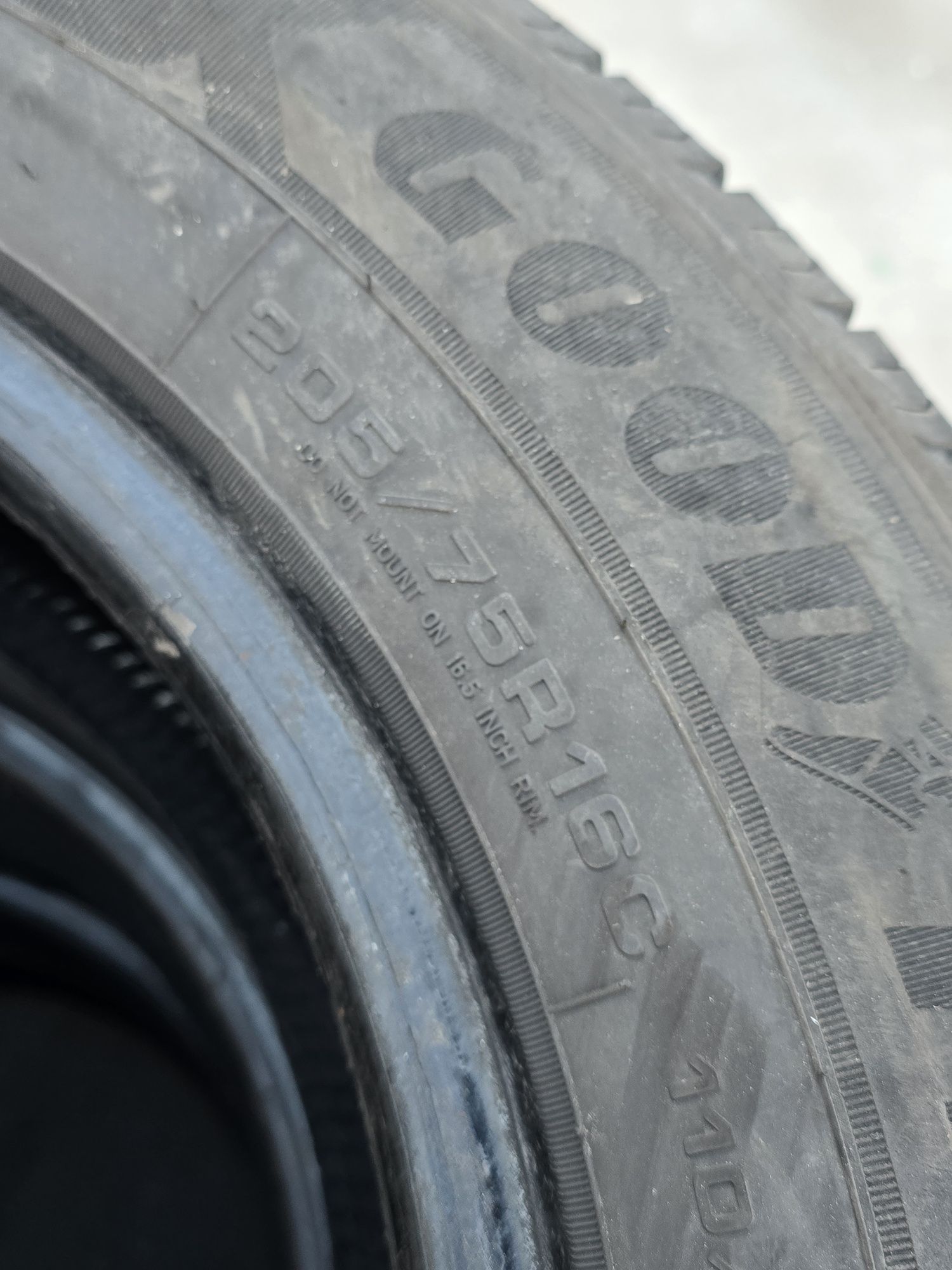 4 Броя Бусови Гуми 205/75/16C Goodyear 2x6,5mm 2x6mm 2021DOT