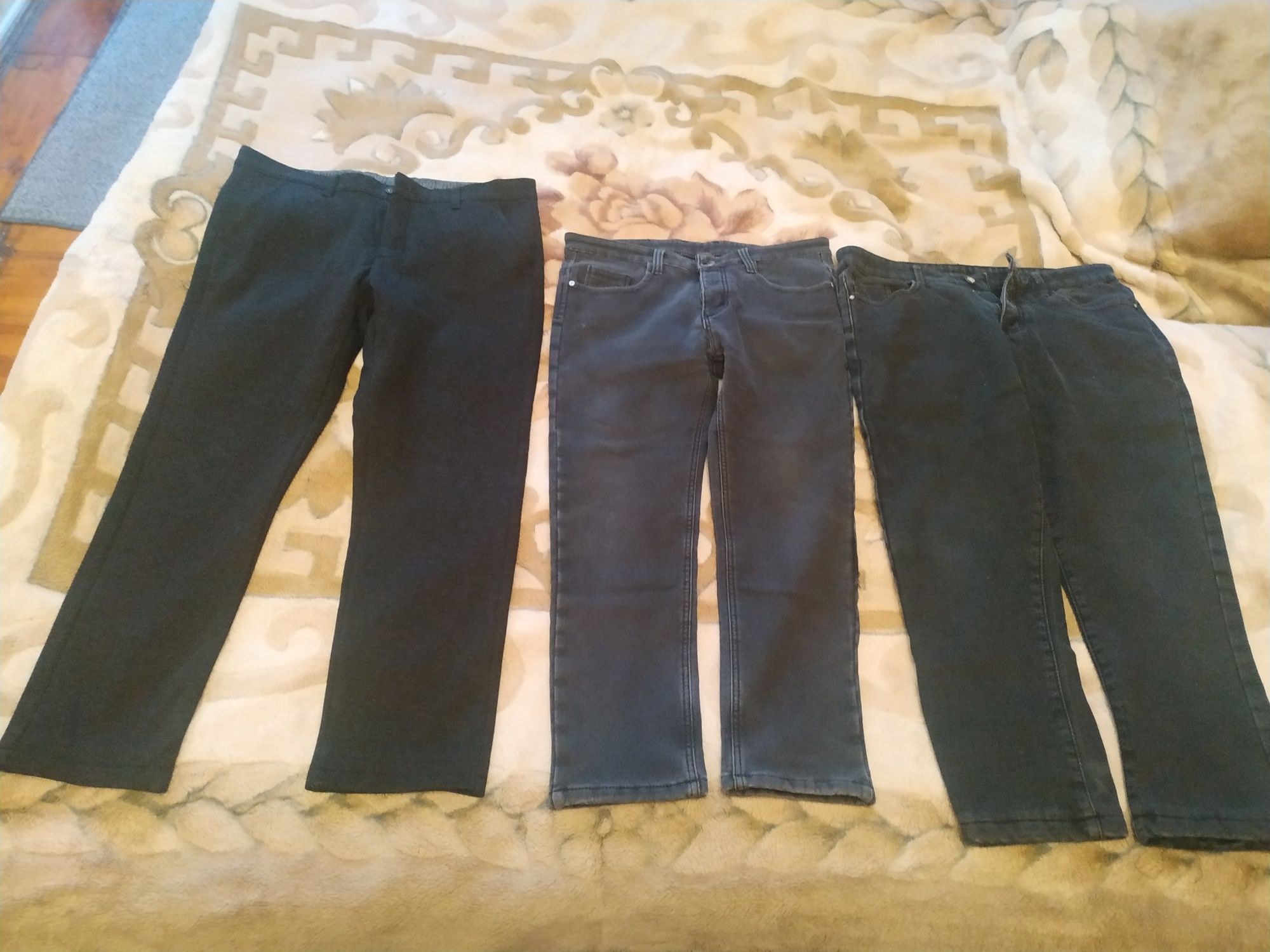 Продаются брюки классические,джинсы теплые для школы,простые джинсы.