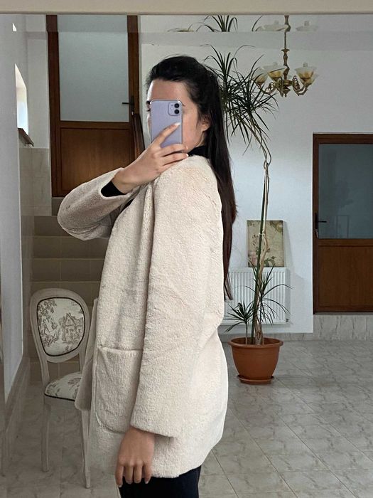 Pardesiu bej din blana artificiala pentru femei