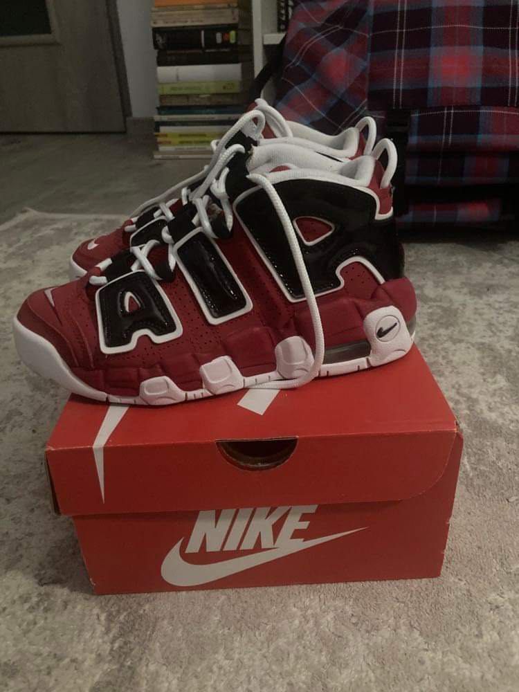 Adidași Nike Uptempo