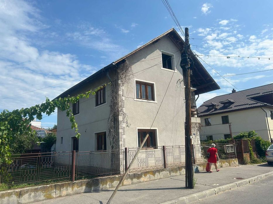 Casa 5 camere, curte, gradina, pod mansardabil