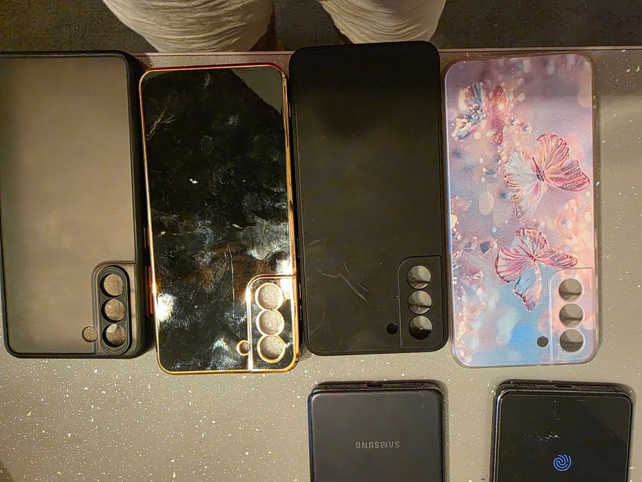 Vând 2 telefoane Samsung s21 5g de 128gb si 8 g ram.